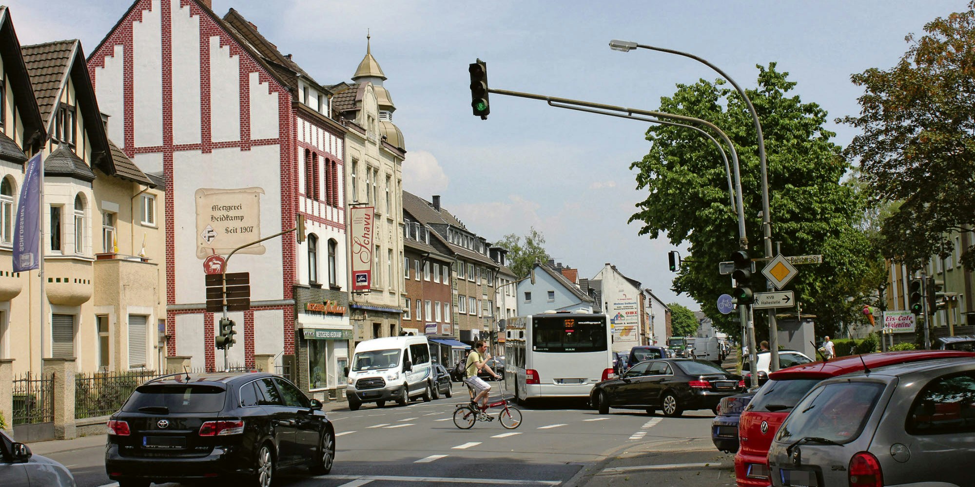 Die Wartezeiten an der Bergisch Gladbacher Straße Ecke Johann-Bensberg-Straße sollen verkürzt werden.
