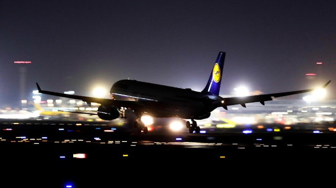 Lufthansa_Symbolbild_Nacht_Frankfurt329ED800DC2E62BC