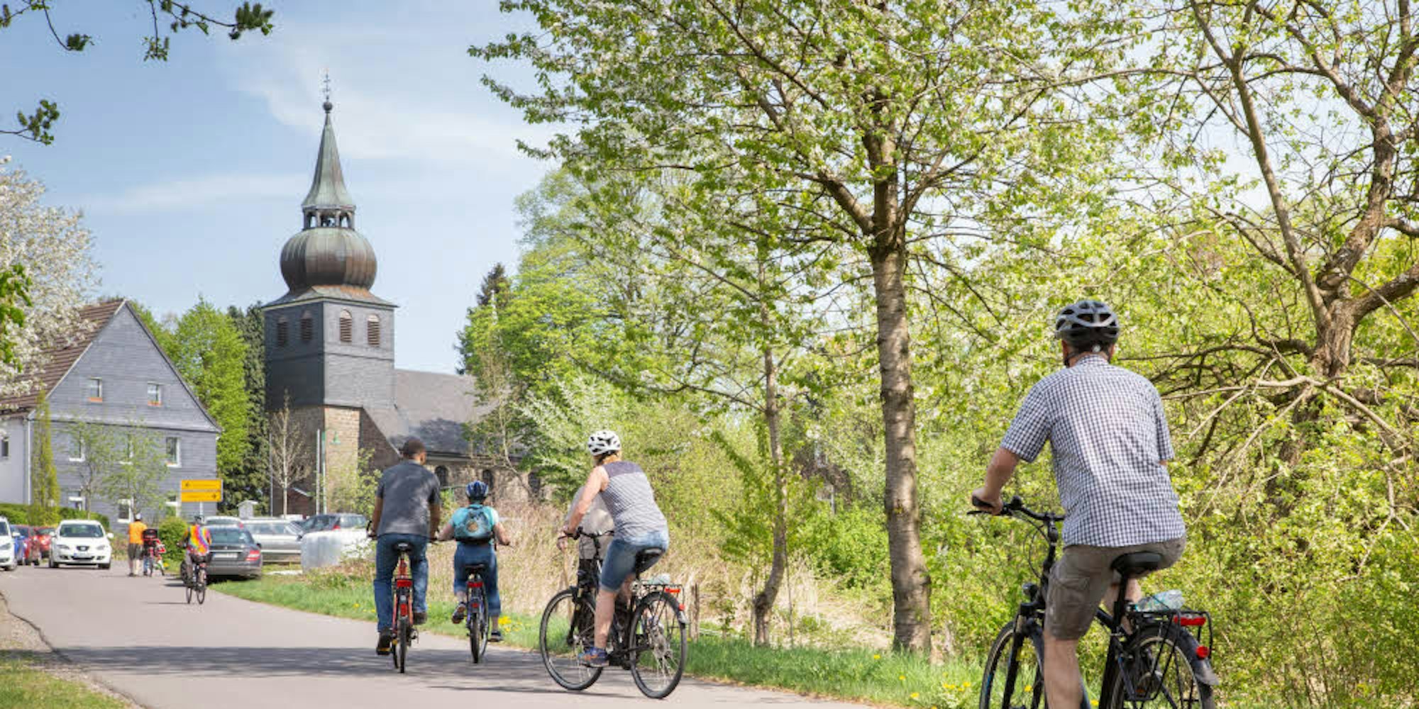 Die Kirche Unbefleckte Empfängnis in Egen steht Wanderern und Radfahrern nun als Ort der Rast und der Einkehr offen. Am Sonntag wurde die erste interkonfessionelle Radwegekirche im Erzbistum Köln eröffnet.