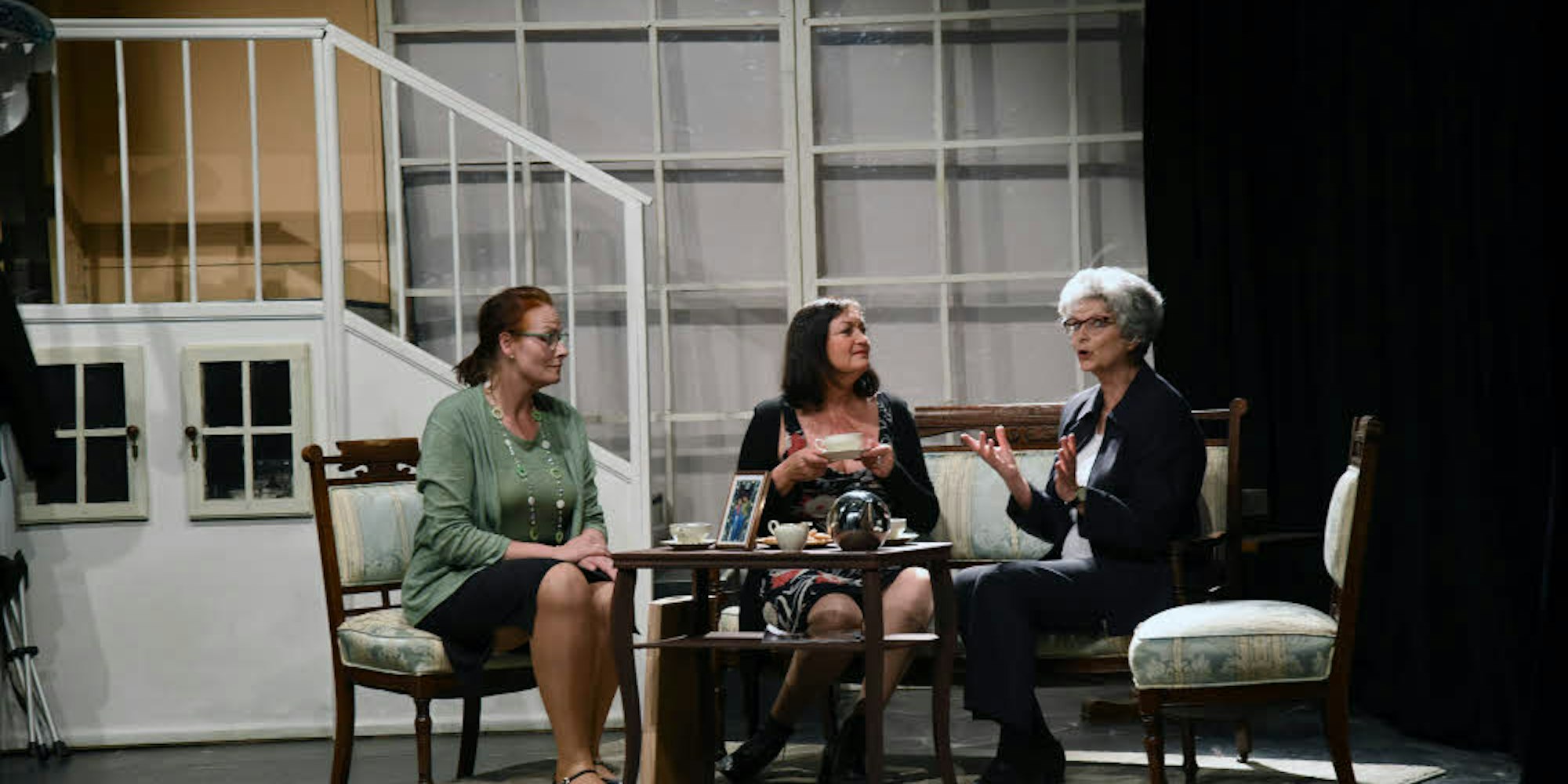 Gemeinsam einsam (v.l.): Ida (Sabine Müller), Lucille (Angela Harrock) und Doris (Gabi Bülter) teilen das Witwendasein.