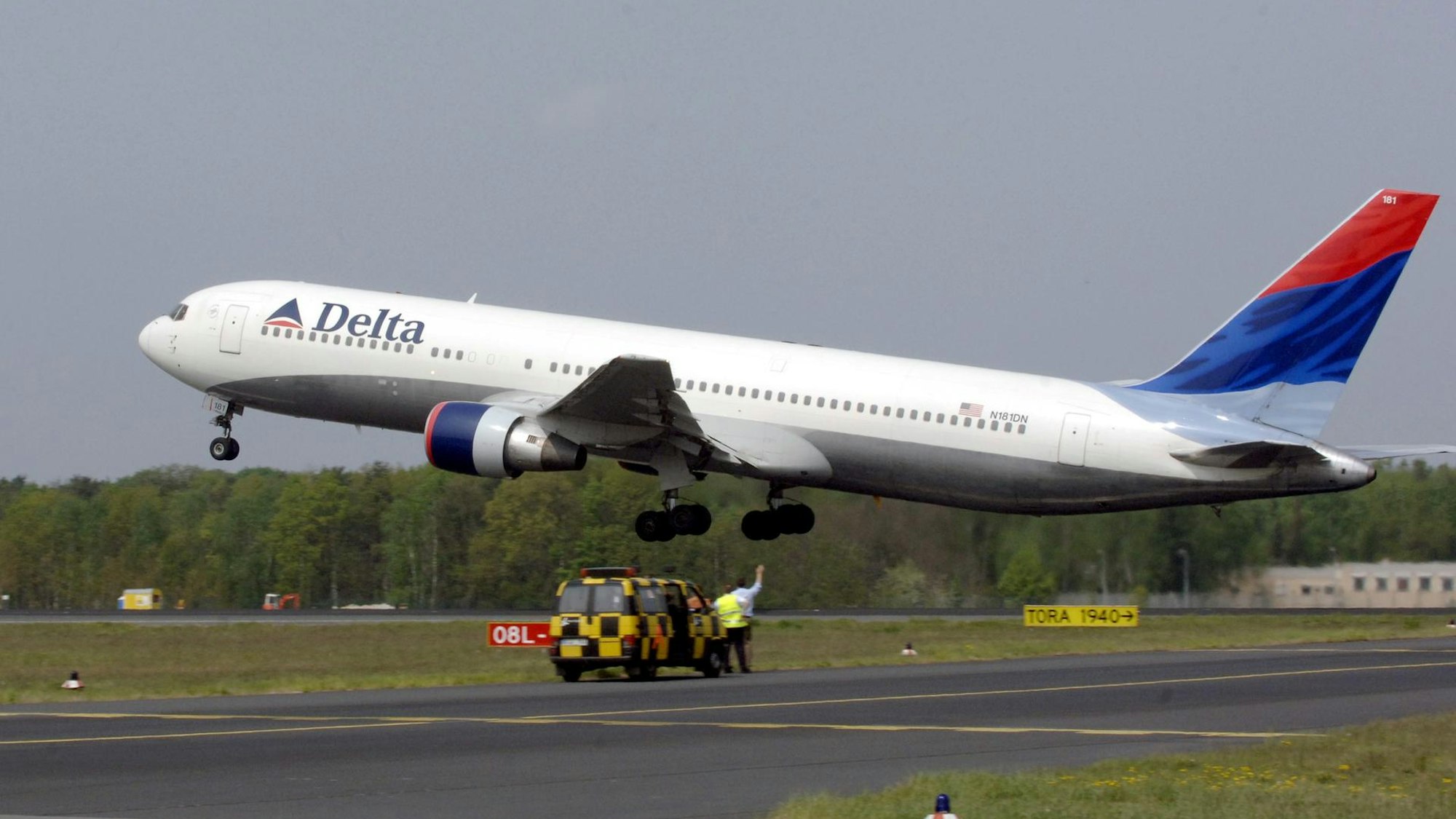Ein Delta-Airlines-Flugzeug beim Start.