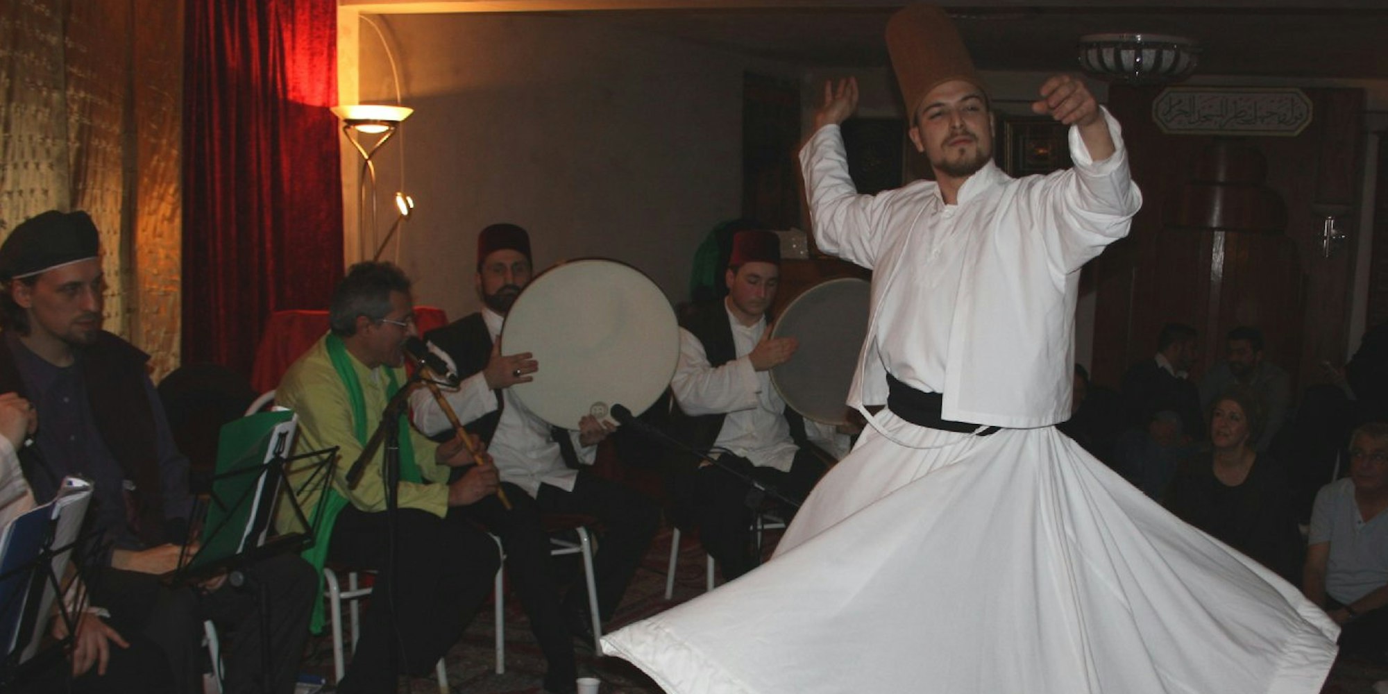 Ein Höhepunkt des abends war der Tanz des Derwisch.