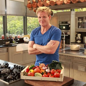 TV-Koch Gordon Ramsay steht in der Küche
