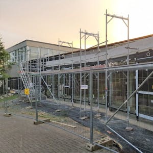 Gut voran gehen die Umbauarbeiten am und im Morsbacher Hallenbad, das sich unter dem Dach des Schulzentrums befindet.