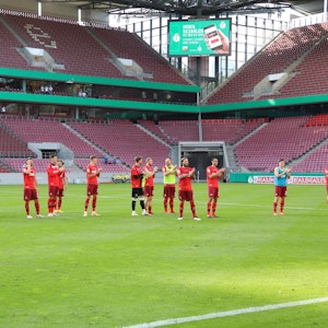 FC-Spieler-leeres-Stadion