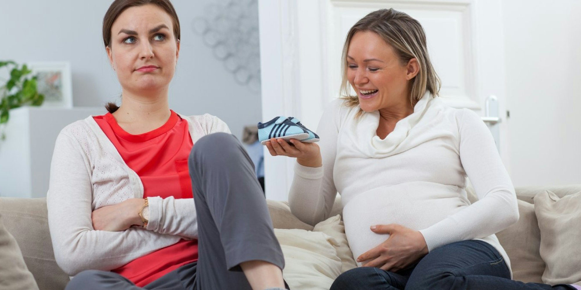 Wenn Ereignisse wie eine Schwangerschaft das Leben verändern, entwickeln sich manchmal auch sehr enge Freundschaften auseinander.