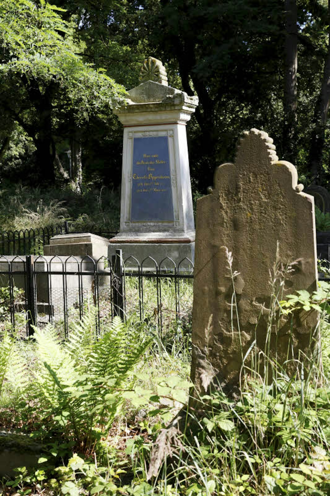 Das Grab der Bankiersfamilie Oppenheim ist das wohl bekanntest auf dem Friedhof.