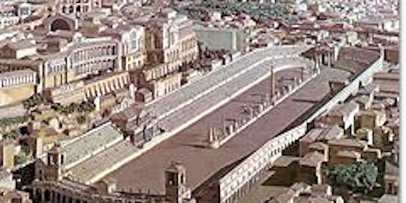 Der Circus Maximus war ca. 240 Tage im Jahr in Betrieb. So groß war die Zahl der Feiertagen oder anderen Vorwände der Römer um Wagenrennen auszutragen. Es wurden bis zu 100 Rennen pro Tag ausgetragen.