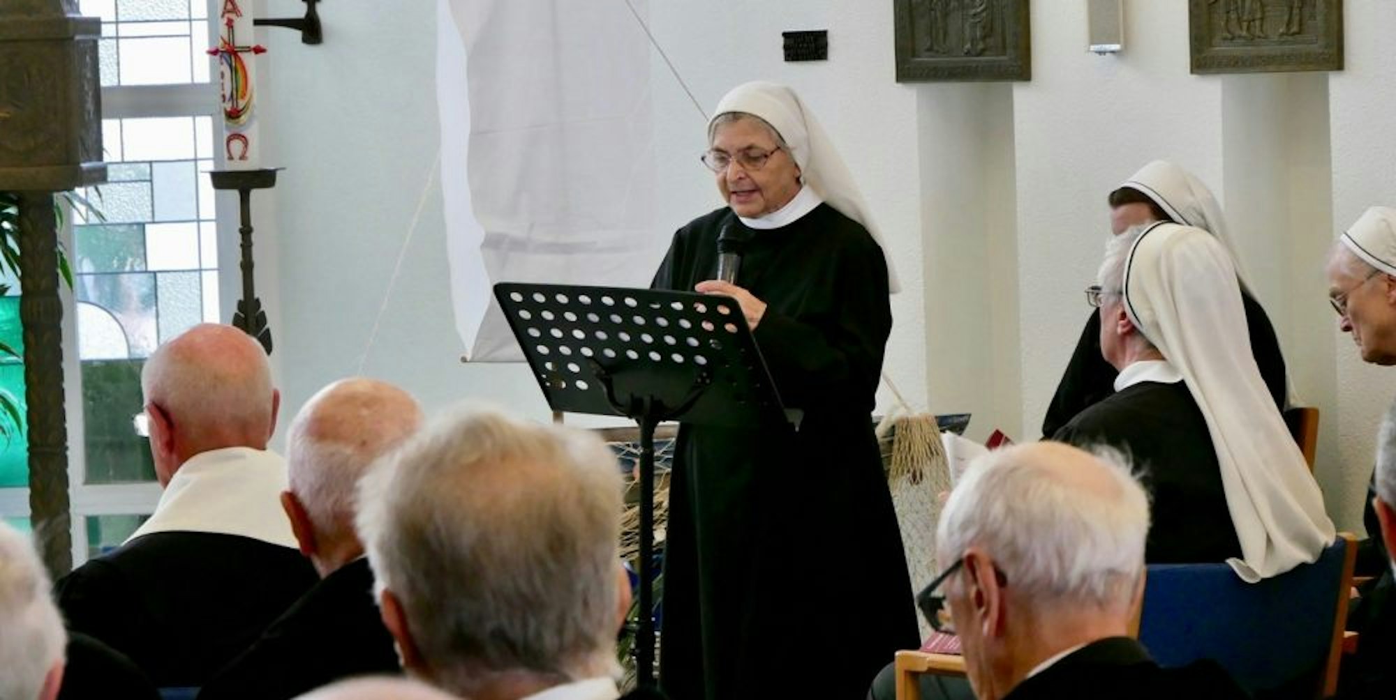 Schwester Josefa Gruber beim Pontifikalamt in der Elisabeth-Kapelle.