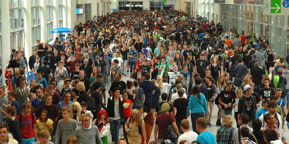 2013 ist die Gamescom mit Rekordbesucherzahlen zu Ende gegangen: 340.000 Zocker kamen nach Köln, um sich auf der größten Spielemesse der Welt die neusten Konsolen- und PC-Spiele anzugucken.