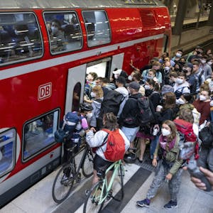 Mit dem 9-Euro-Ticket stößt die Deutsche Bahn in Bezug auf die Kapazität an ihre Grenzen.