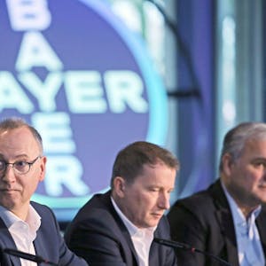 Werner Baumann bleibt an der Spitze von Bayer.
