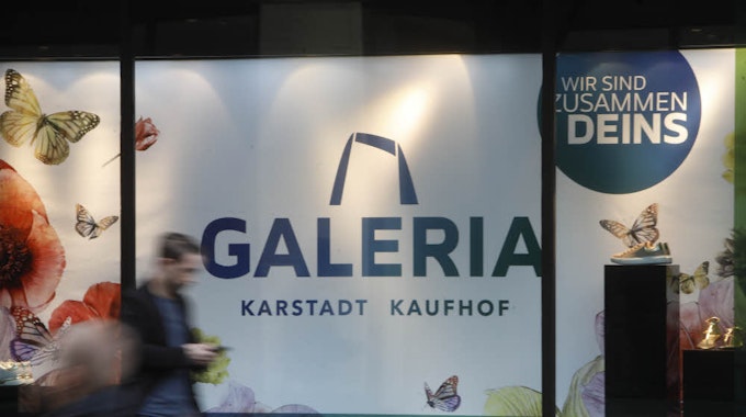 Das neue Logo enthält Elemente der fusionierten Warenhausunternehmen Karstadt und Kaufhof.