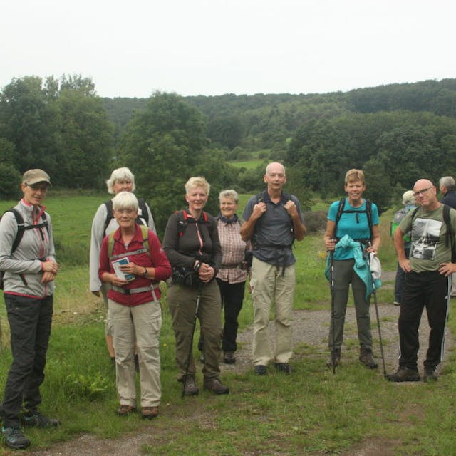 Unterwegs auf dem Eifelsteig zwischen Mirbach und Alendorf war auch diese Gruppe von Wanderern aus den Niederlanden. Der Fernwanderweg erfreut sich im benachbarten Ausland großer Beliebtheit.