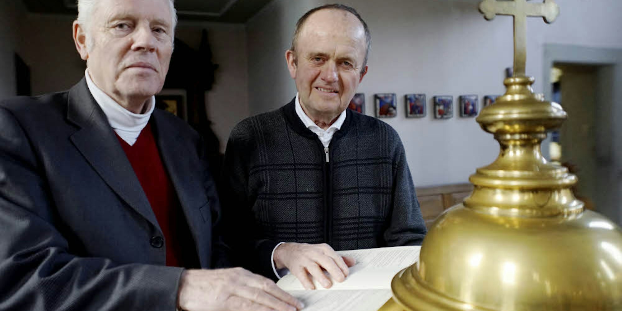 Willi Hoffsümmer (l.) und Gerhard Dane, hier in der Kasterer Kirche St. Georg, gehören zu den Unterzeichnern des Briefes.
