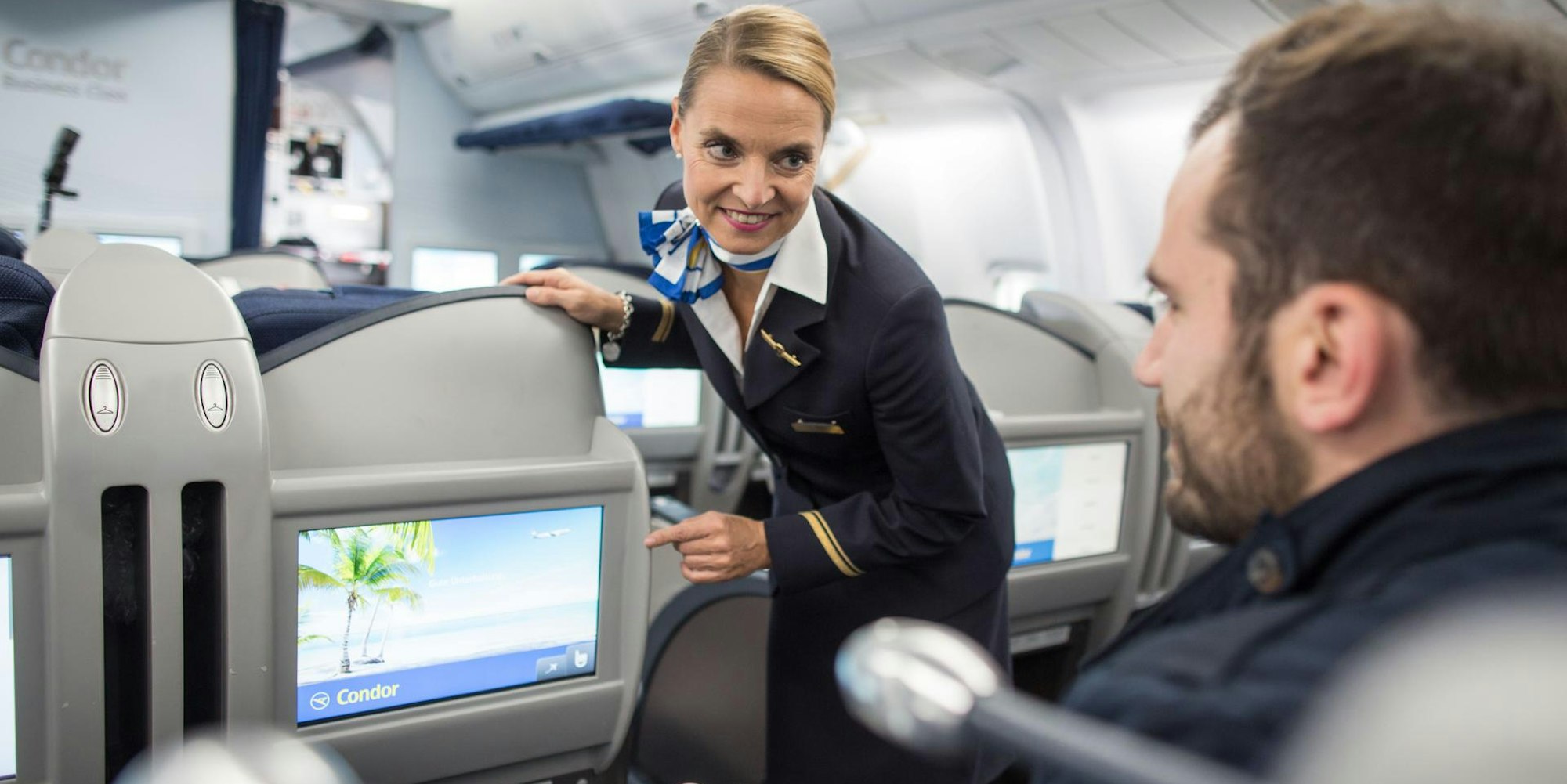 Flugbegleiter verrät den unappetitlichen Grund, warum ihr die Sitztasche  nicht benutzen solltet - Business Insider