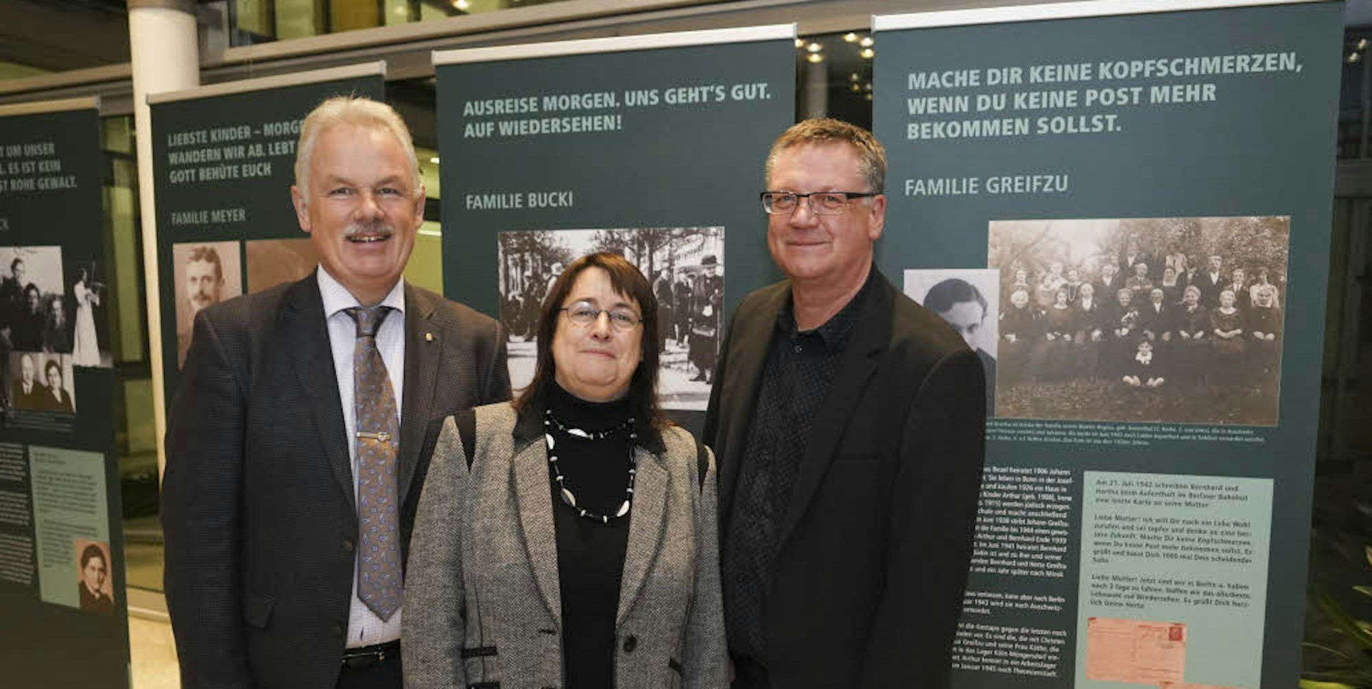 Astrid Mehmet, Leiterin der Gedenkstätte Bonn, eröffnete die Ausstellung mit Stefan Raetz und Archivar Dietmar Pertz (r.).