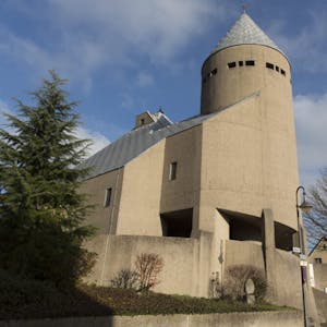 Die Kirche St. Mariä Heimsuchung prägt die Silhouette von Impekoven.