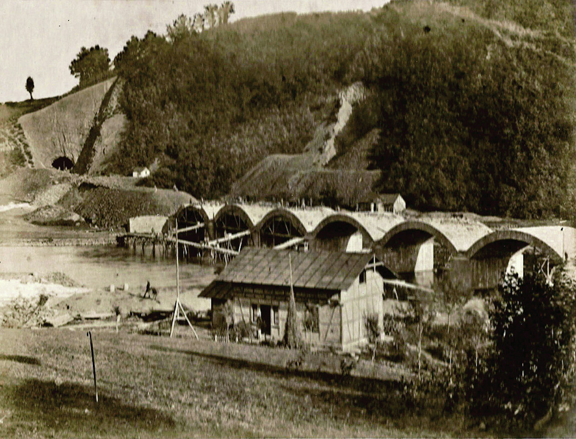 Ein Bild vom Bau der Brücke bei Herchen.