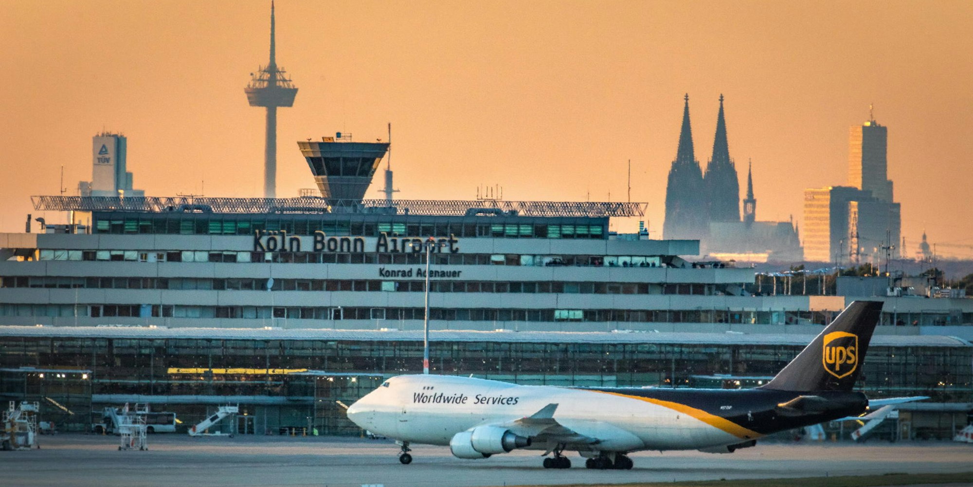 Flughafen Köln Bonn Frachtflugzeug
