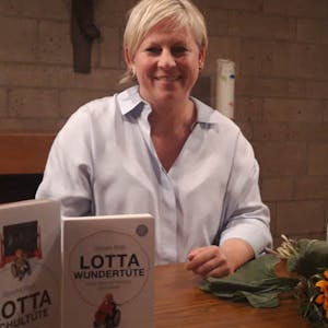 Bücher, die es nicht geben sollte: Sandra Roth las in der katholischen Gemeinde St. Marien.