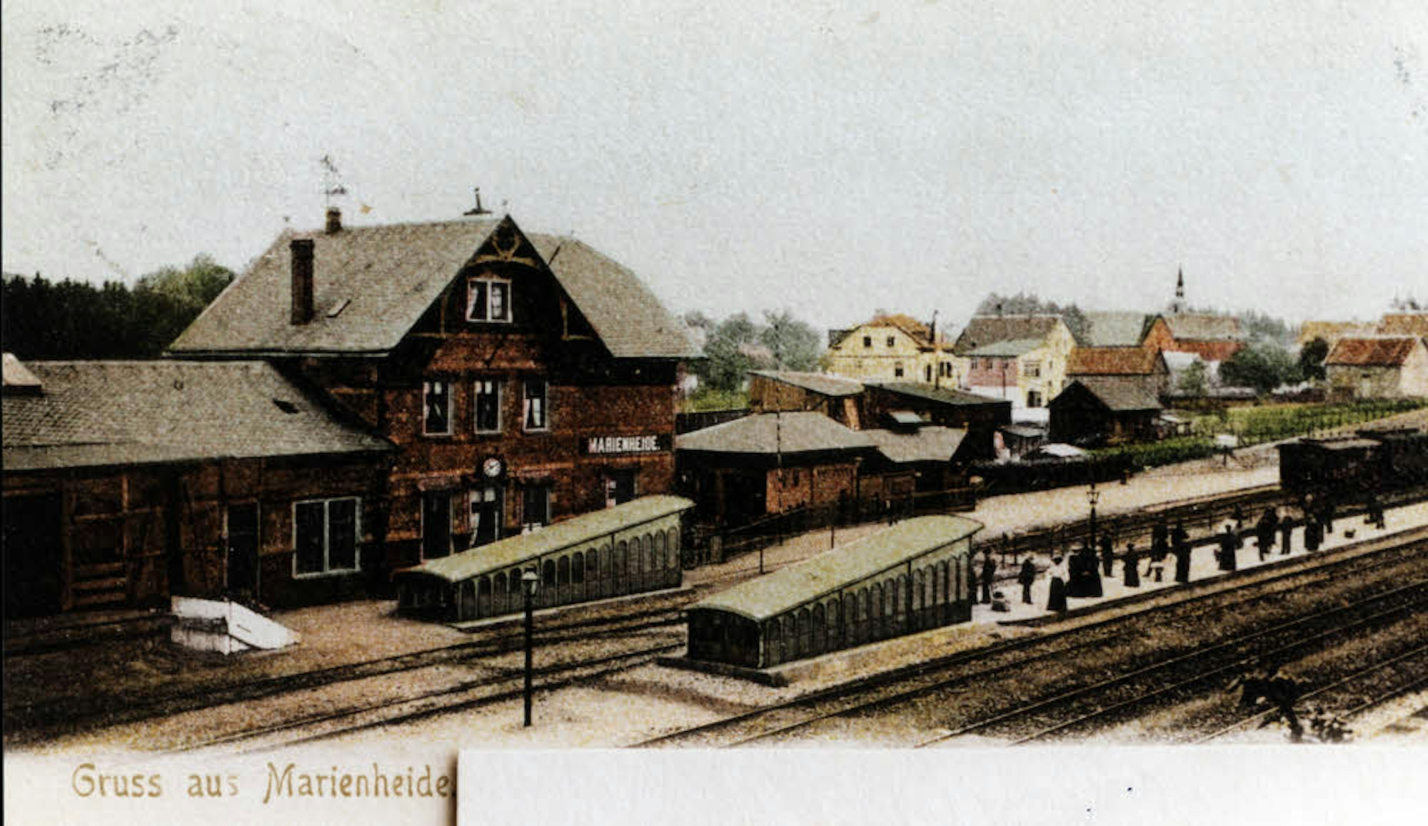 Eine Postkarte zeigt den Bahnhof um das Jahr 1905