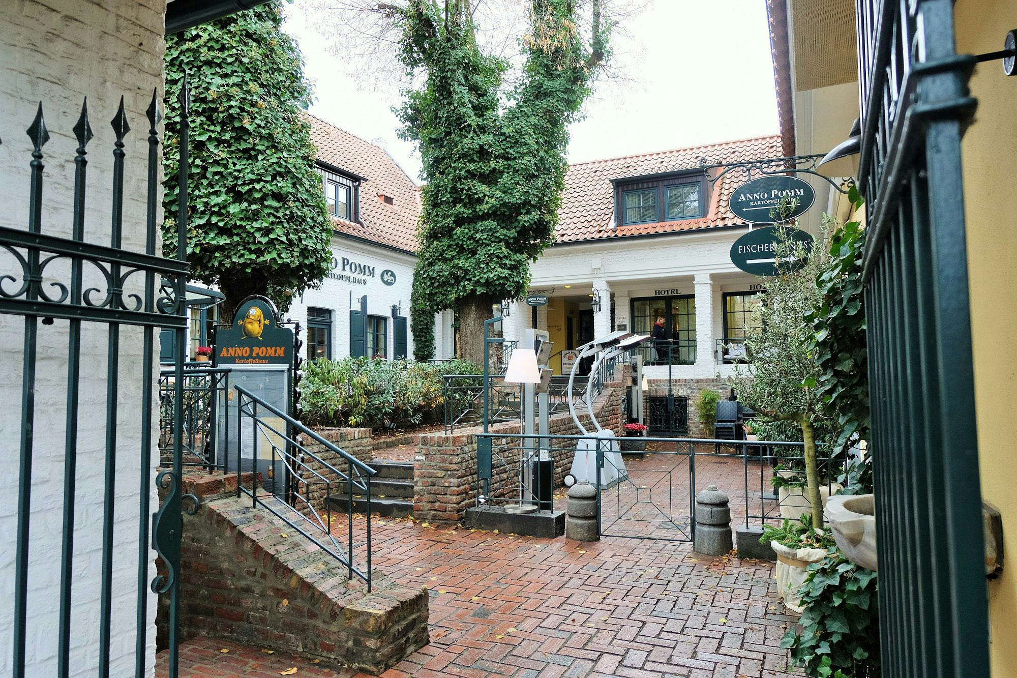 Nur das ehemalige Wohngebäude im Hof, in dem das Restaurant Anno Pomm untergebracht ist, steht unter Denkmalschutz.