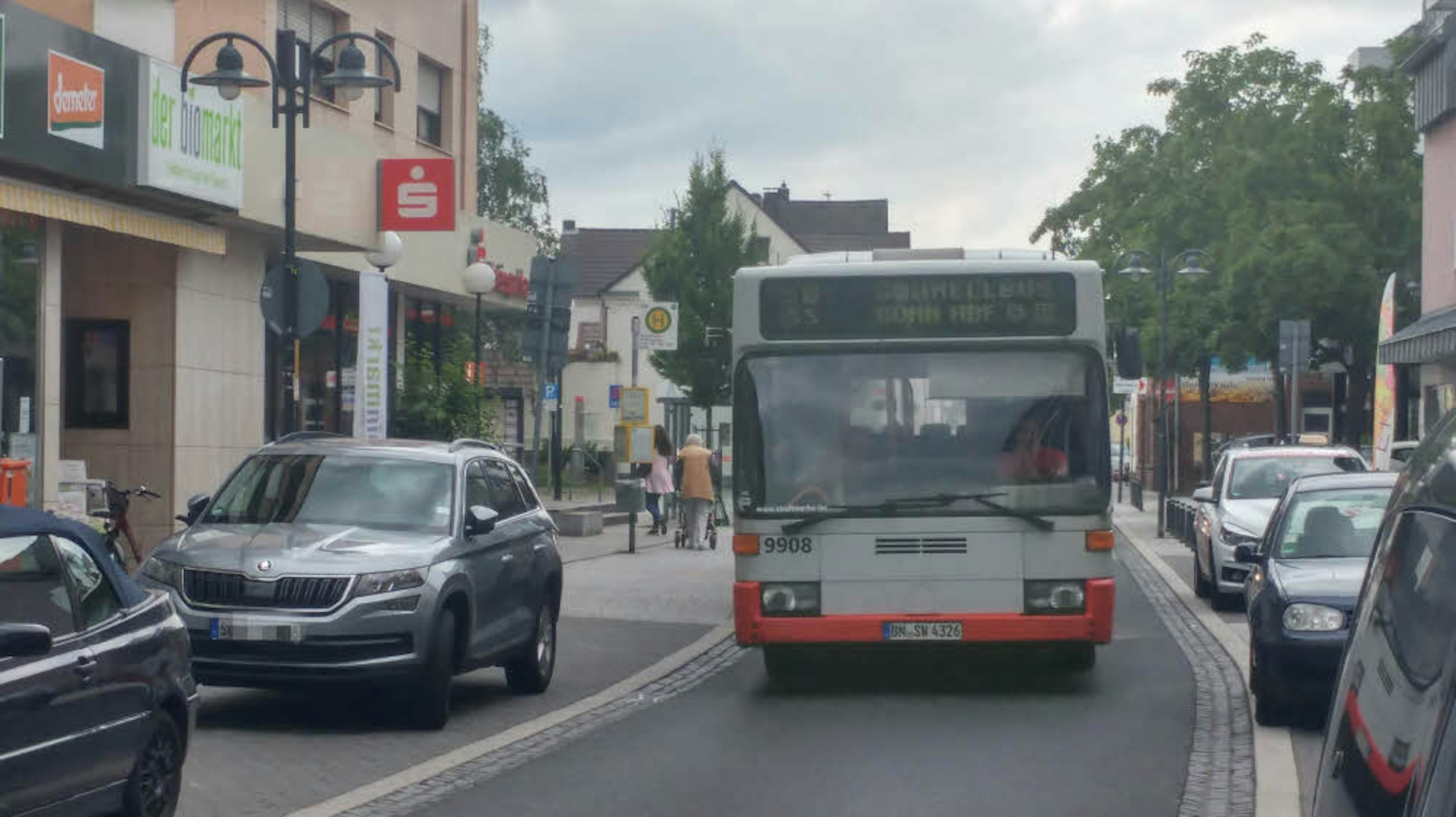 Auch auf der Schnellbus-Linie SB 55 wird das Angebot ausgeweitet. Zudem fahren die Busse künftig bis nach Porz-Wahn zur S-Bahn.