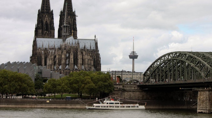 Der Kölner Dom ist das wunderschöne, geheimnisumwobene Wahrzeichen unserer Stadt. Wir zeigen Ihnen, was wirklich in ihm steckt.