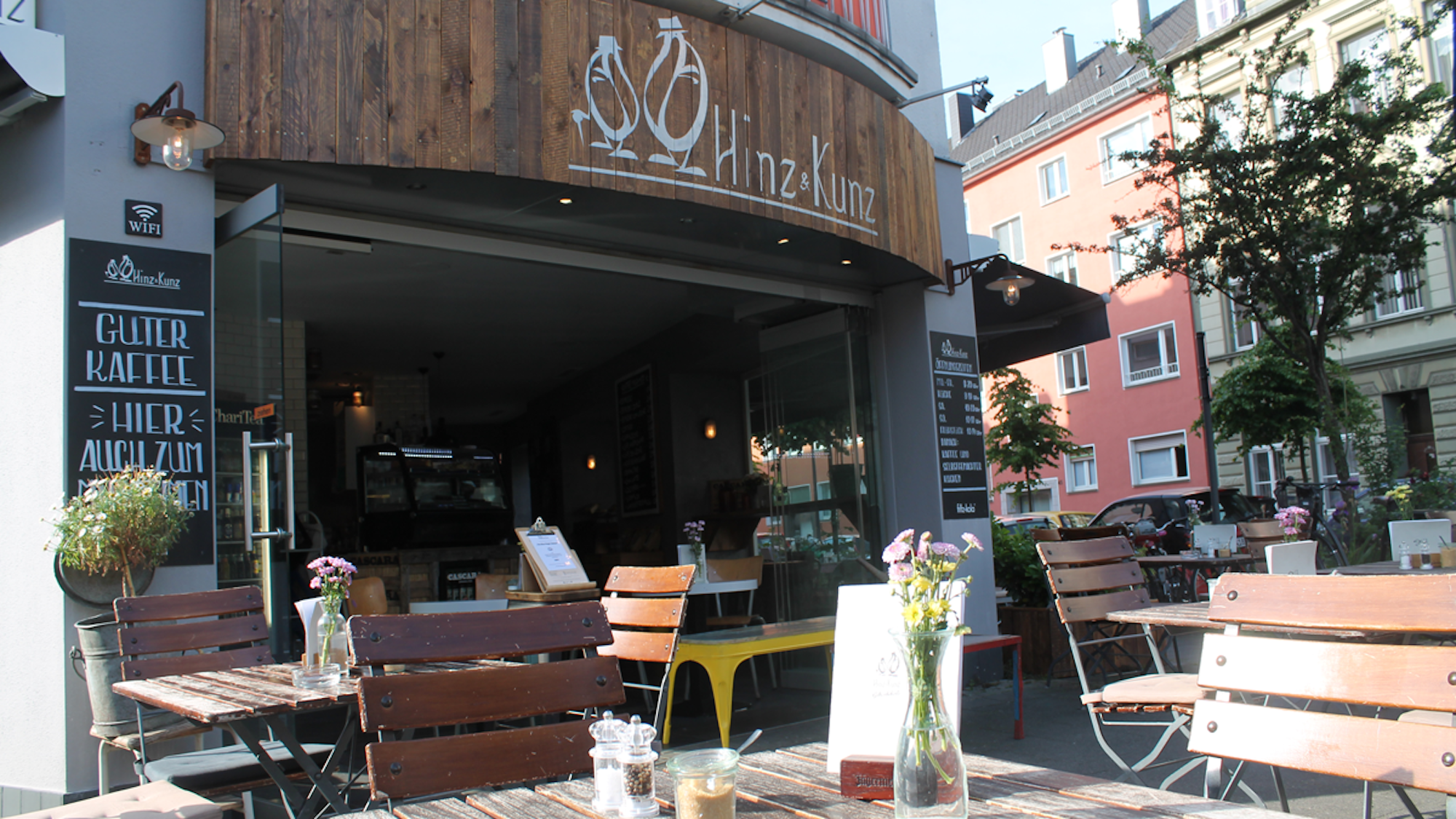 Der Außenbereich des Café Hinz&Kunz