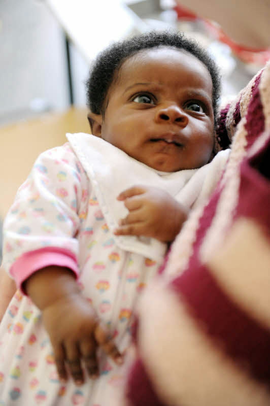 Baby David wird im Flüchtlingszentrum „Fliehkraft“ betreut, während seine Mutter Deutsch lernt.