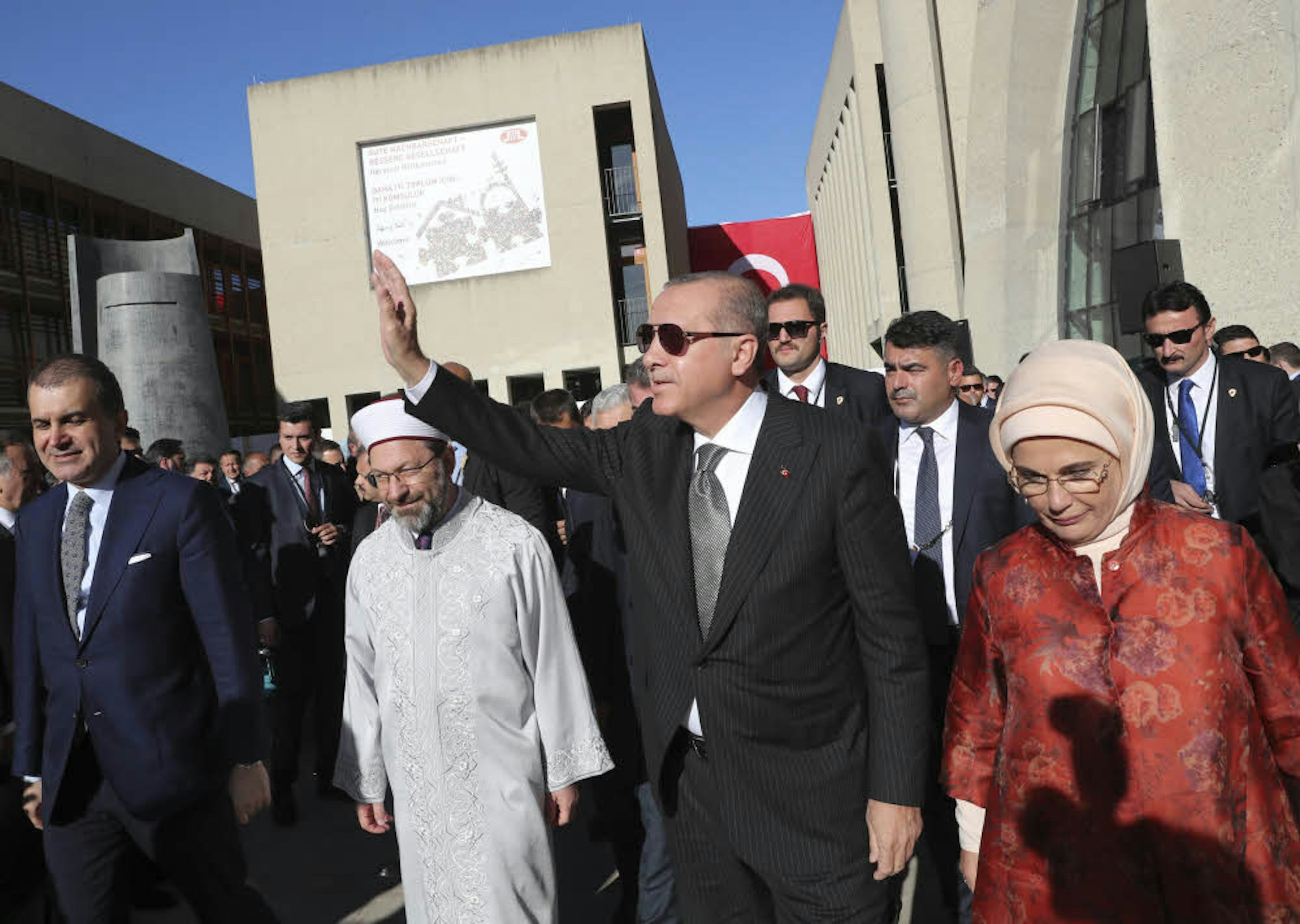 Diyanet-Chef Ali Erbaș mit bei der Moschee-Eröffnung mit dem türkischen Präsident Recep Tayip Erdogan im September 2018 in Köln.
