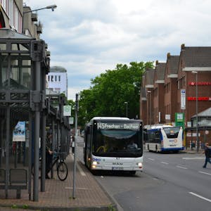 Die Busse sollen vom Bahnhof an der Dr.-Tusch-Straße aus künftig auch in die Stadionsiedlung anfahren.