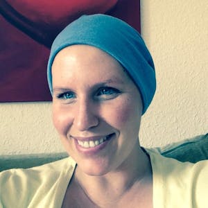Nicole Staudinger ist inzwischen wieder vom Krebs geheilt und hat aufgeschrieben, wie das damals war – kurz nach der Diagnose: Brustkrebs.