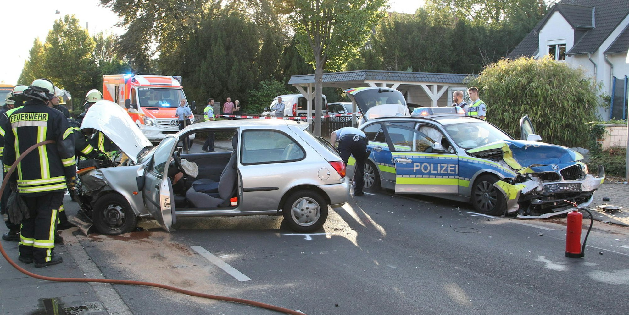 Unfall Troisdorf Polizeiwagen