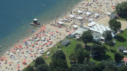 Der weiße Strand und das kühle Nass des Otto-Maigler-Sees lockten am Mittwoch mehr als 3000 Besucher an.
