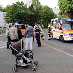 Die Unfallstelle in Leverkusen-Steinbüchel: Hier erfasste ein alkoholisierter Jaguarfahrer eine 30-jährige Ukrainerin und ihre zwei Kinder.
