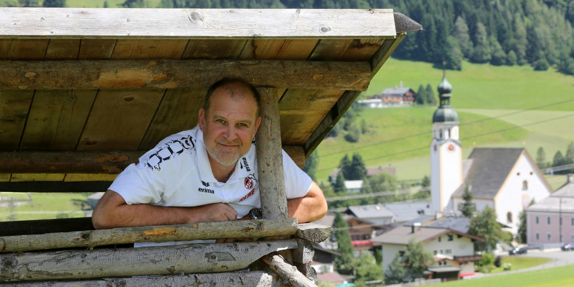 Jörg Schmadtke blickt dem Saisonstart des 1. FC Köln sehr positiv entgegen.