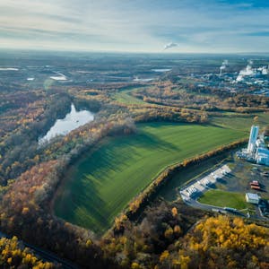 Zwischen Nordfeldweiher, Sauerstofffabrik und einem rekultivierten Wald liegt die Erweiterungsfläche südlich des Chemieparks.