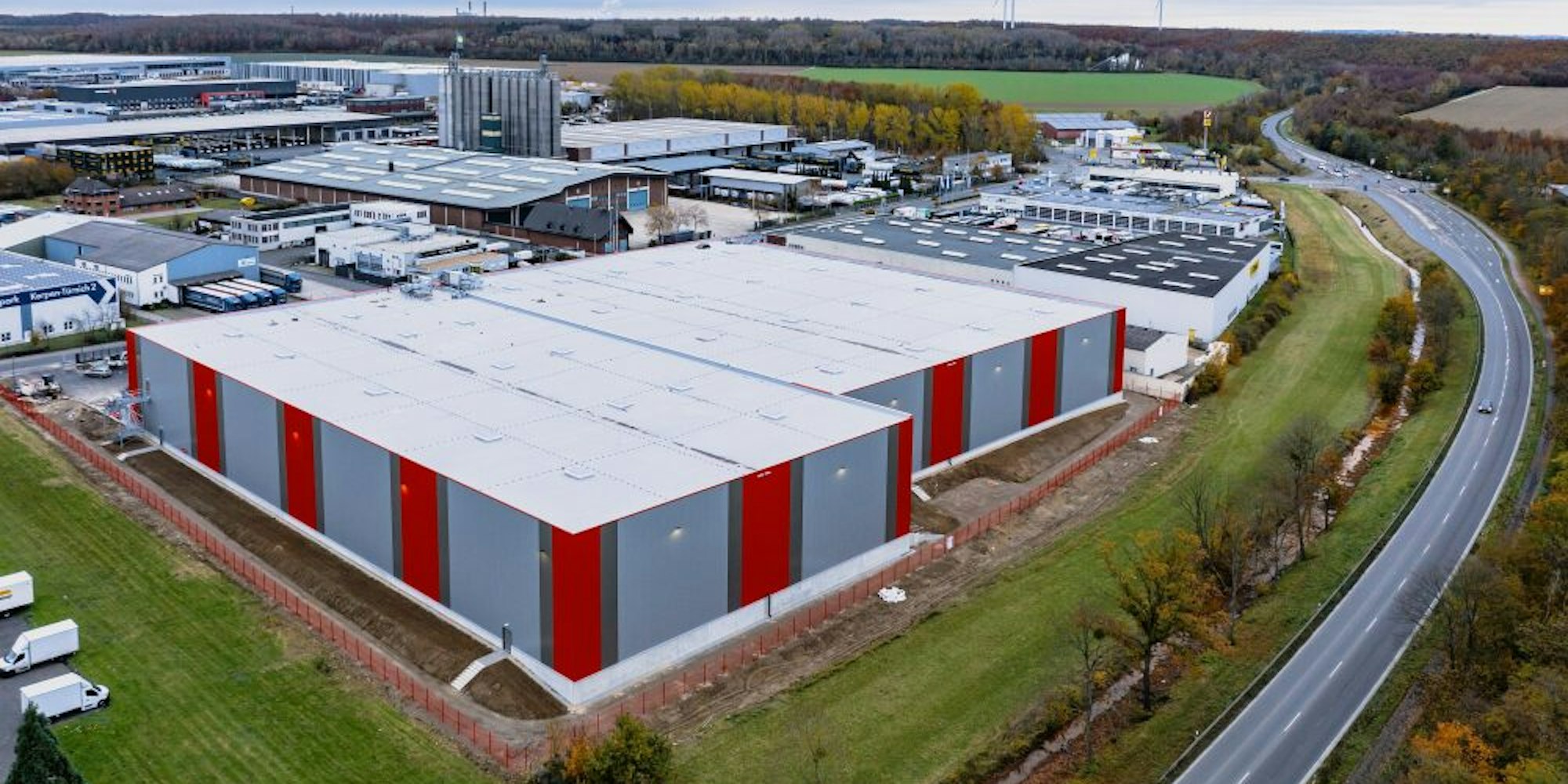 Das Log Plaza Kerpen 7 dient für das Kerpener Unternehmen Gottfried Stiller GmbH als Logistikzentrum.