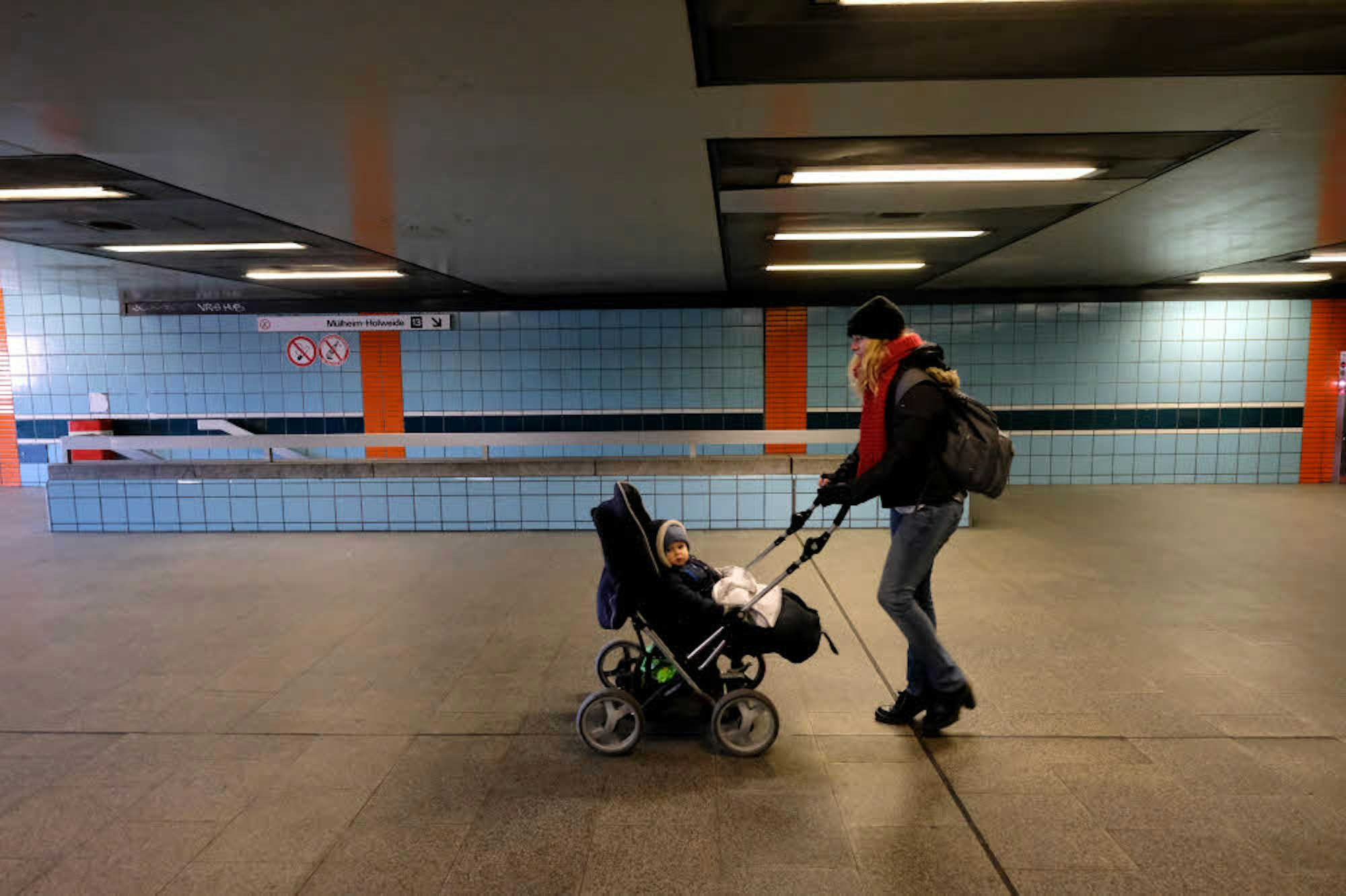 Ohne Aufzug sind Kinderwagennutzer in U-Bahn-Stationen gefangen.
