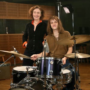 Regisseurin Hermine Huntgeburth und Jan Bülow, der den jungen Lindenberg spielt, in den Maarweg-Studios