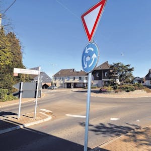 Im Auftrag des Landesbetriebs Straßen saniert die Stadt in den Herbstferien den 15 Jahre alten Kreisel in Heiligenhaus.