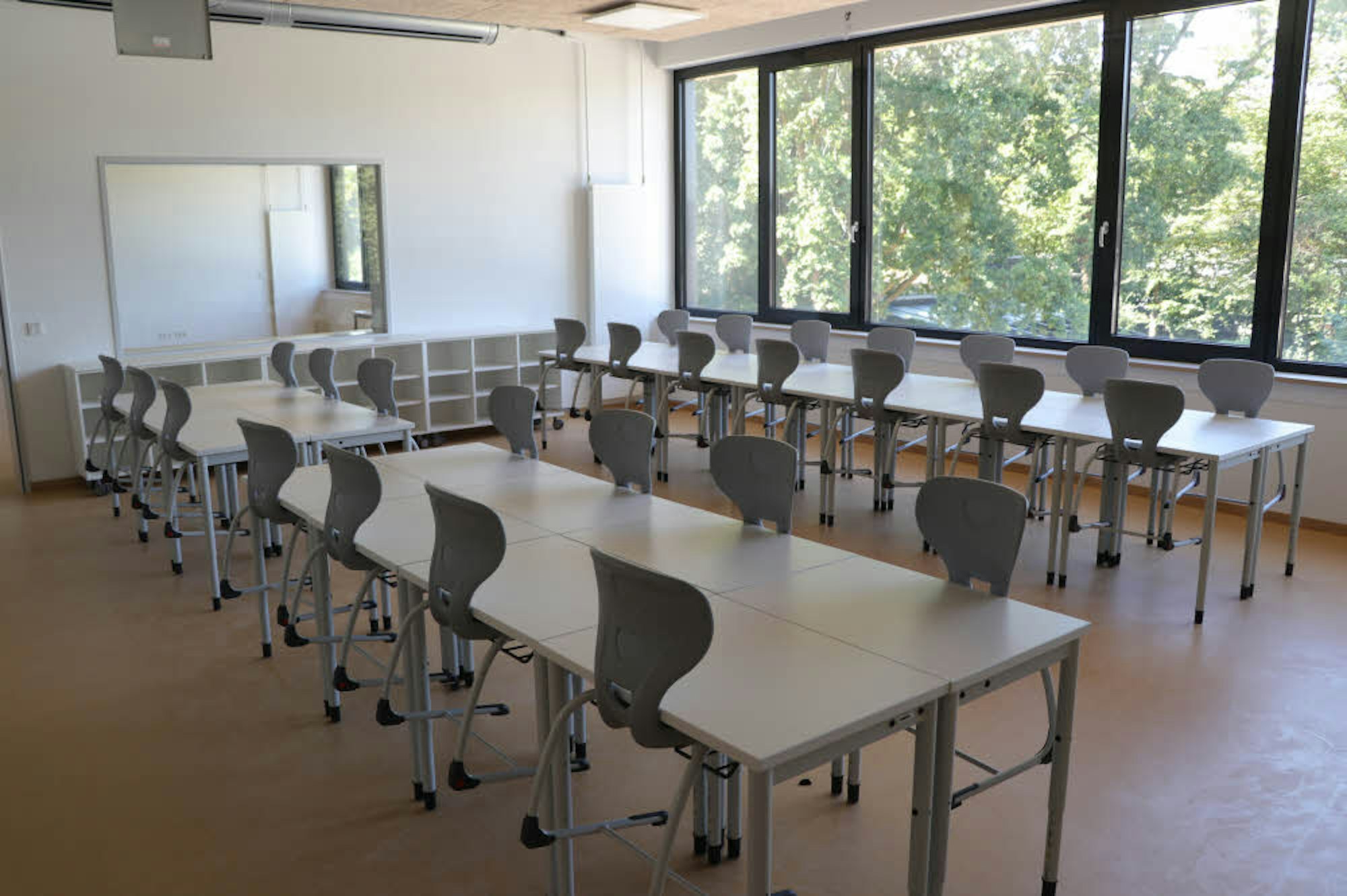 Hell, modern und funktional eingerichtet, so präsentieren sich die neuen Klassenräume der Gemeinschaftsgrundschule.
