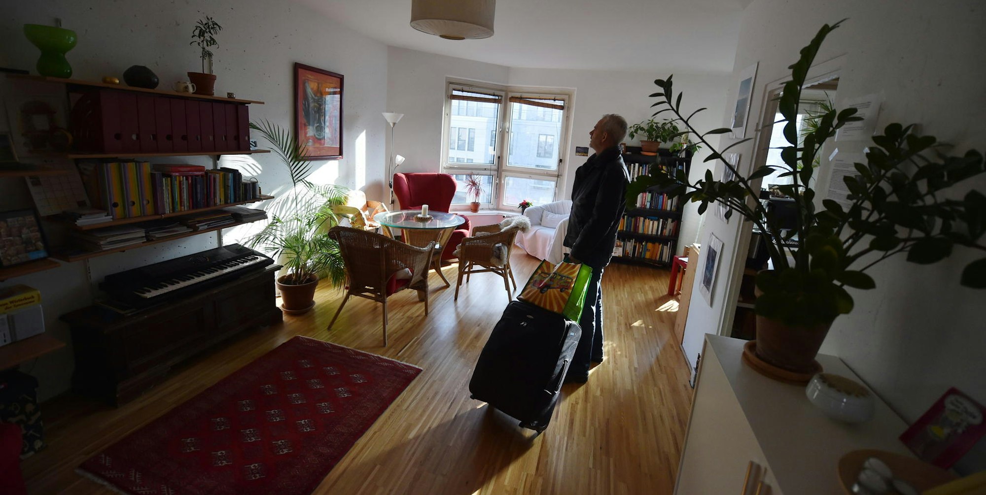 Privatwohnung statt Hotel – auch in Köln buchen immer mehr Reisende ihre Unterkünfte über Airbnb und Co. (Symbolbild)