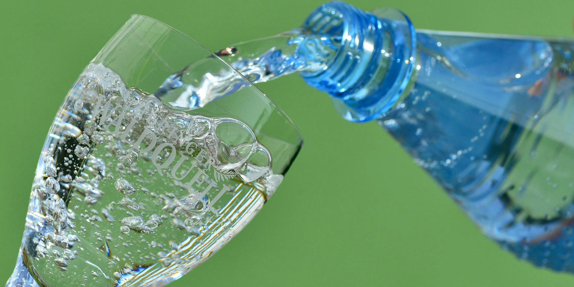 Mineralwasser_Flasche_Glas_dpa