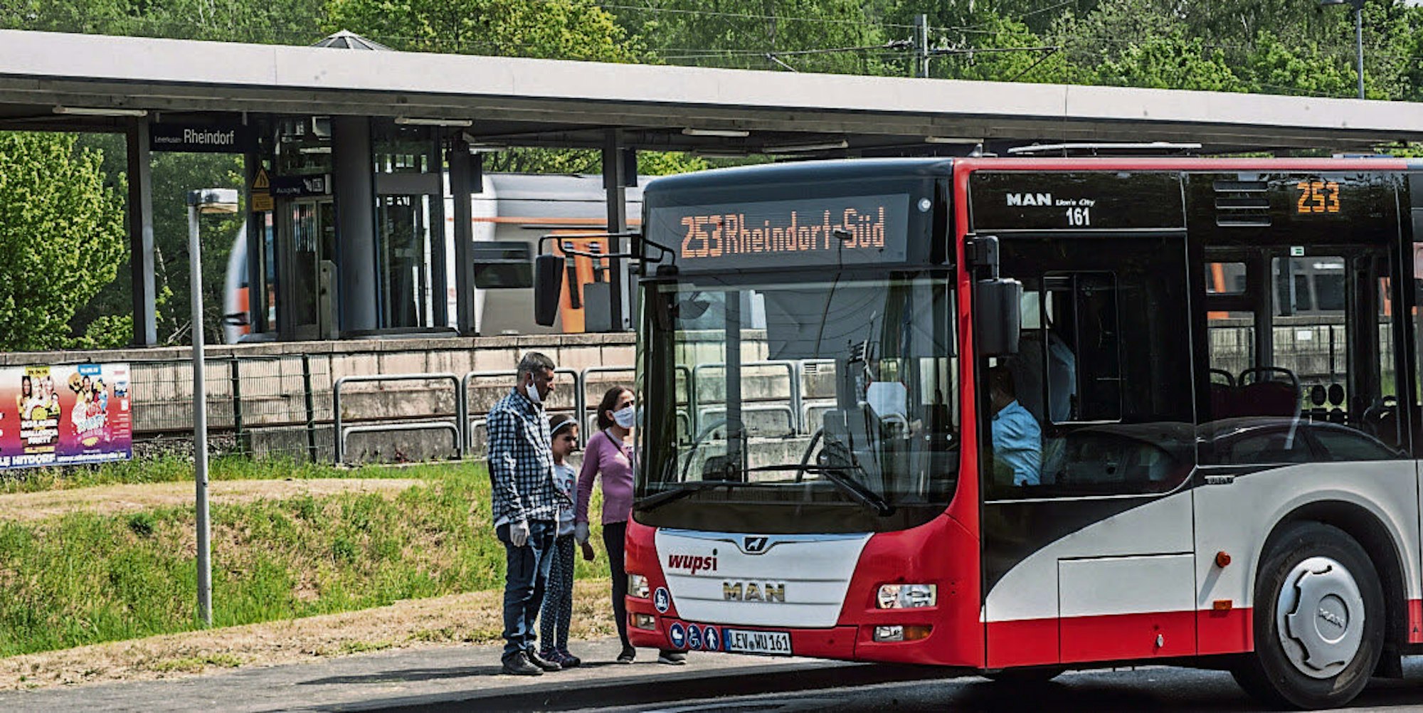 Die Buslinie 253 wird seit Anfang März von der Wupsi betrieben. Die Politiker sehen darin Chancen, das Angebot auszubauen und zu verbessern.
