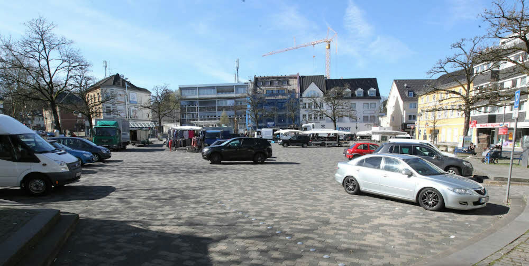 Die Eitorfer Bürger haben entschieden, dass weiterhin Autos auf dem Marktplatz parken dürfen.