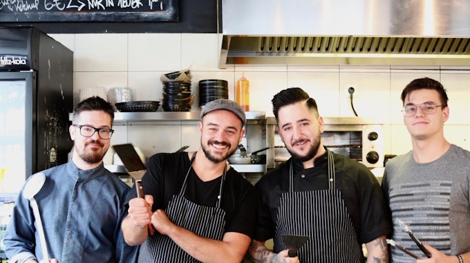 Köln-Nippes: Das Team des Burger-Restaurants „Hornochse”