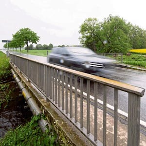 Die Brücke über den Ohrbach bei Palmersheim muss nach Angaben des Kreises erneuert werden. Auch ein Radweg ist geplant.